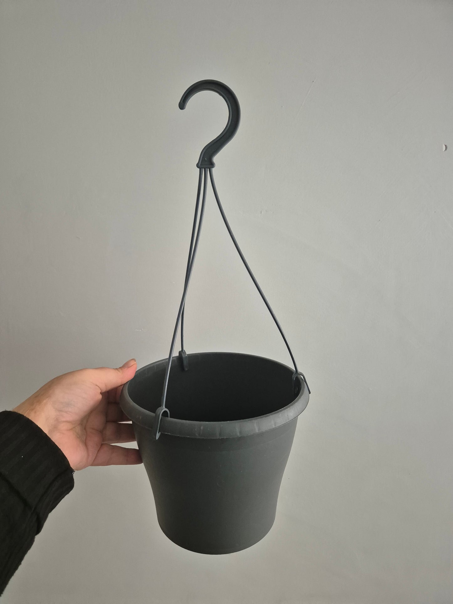 2x Hanging plant pot with hook Grey 19cm plastic planter perfect for Houseplant