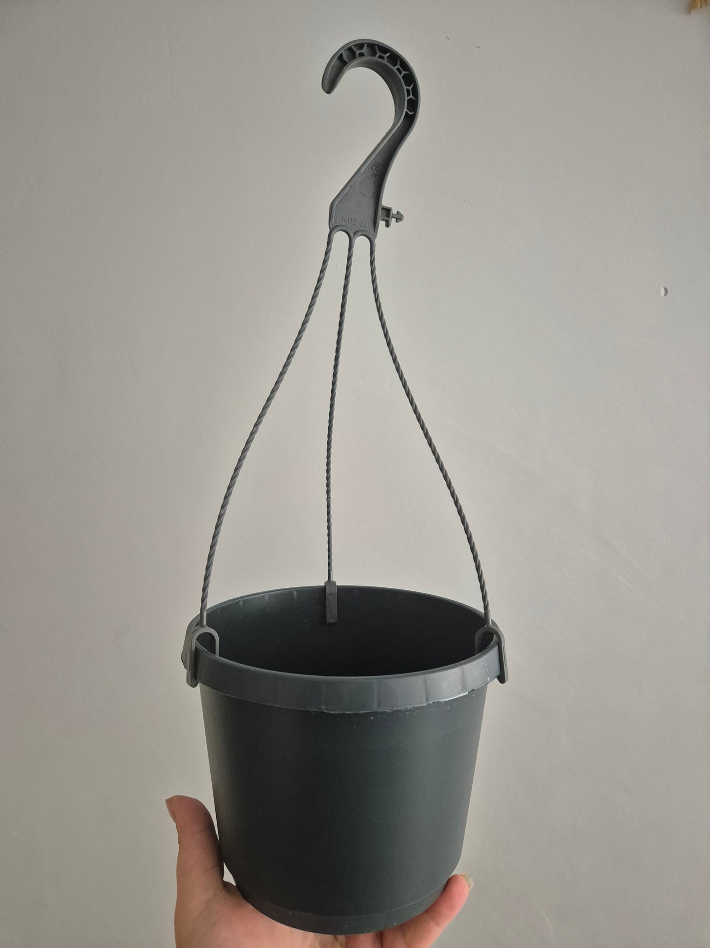 2x Hanging plant pot with hook Grey 17cm plastic planter perfect for Houseplant